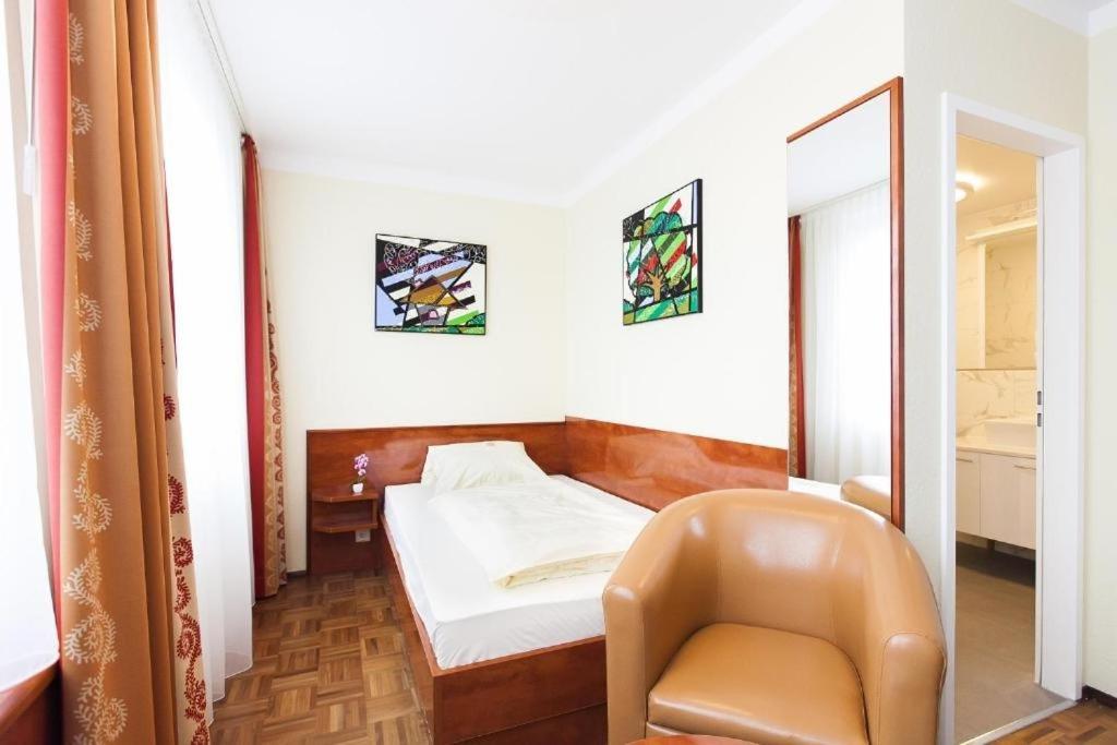 Hotel Am Berliner Platz Langenfeld  Pokoj fotografie